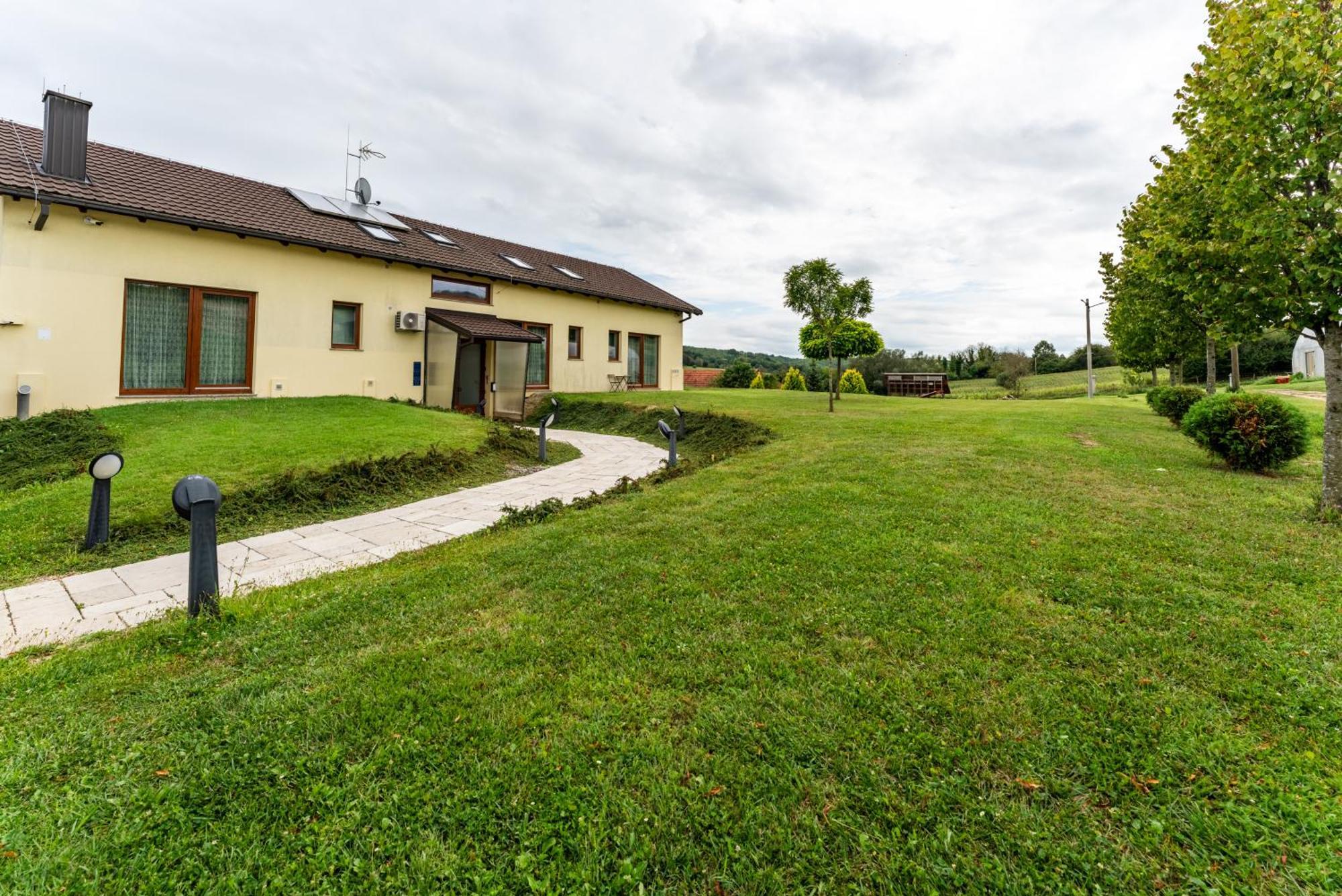 Bed&Breakfast Vinarija Coner ビェロヴァル エクステリア 写真